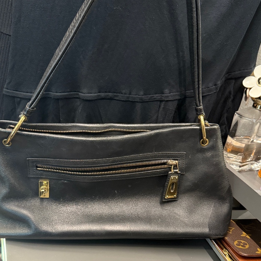 Vintage Gucci shoulder bag in black with gold detailing